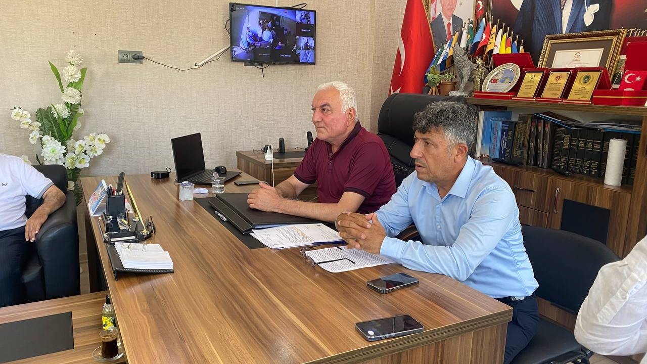 Yumurtalık Belediye Başkanı hakkındaki hapis cezası ve 'kamu hizmetlerinden yasaklılık' kararının infazı durduruldu