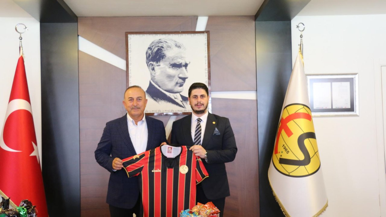 Çavuşoğlu, Eskişehirspor’u ziyaret etti