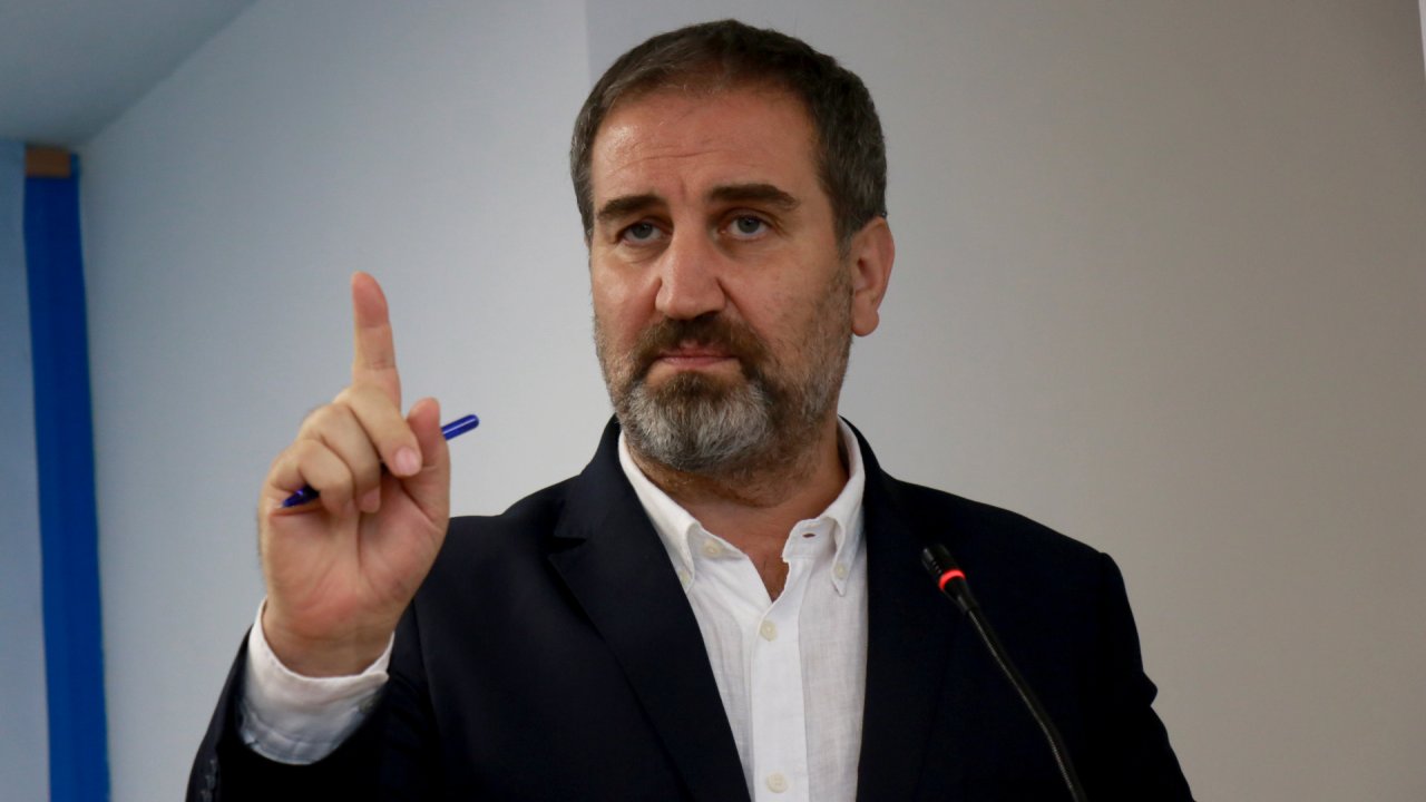 AK Parti'li Şen: İstanbul'da açılışını yaptığımız projeleri yeniden açtılar