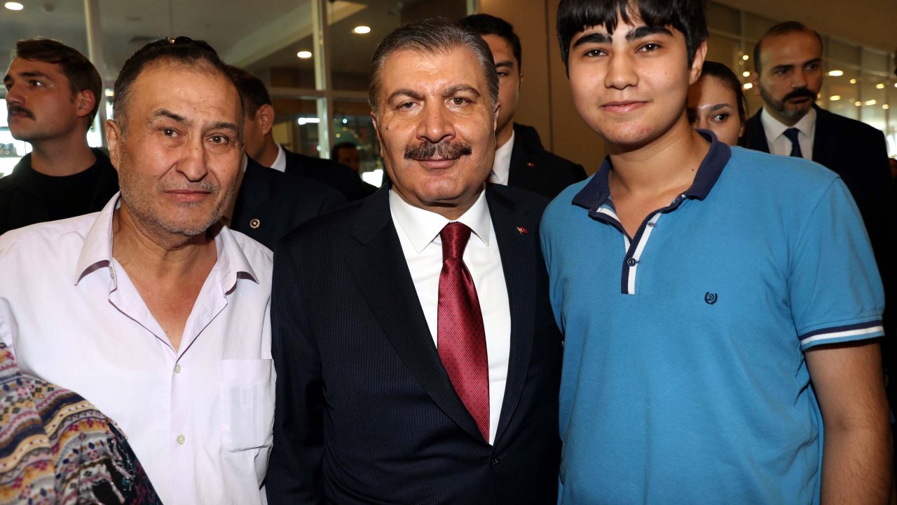 Bakan Koca'yı örnek alan depremzede genç, Kırşehir Tıp'ı kazandı