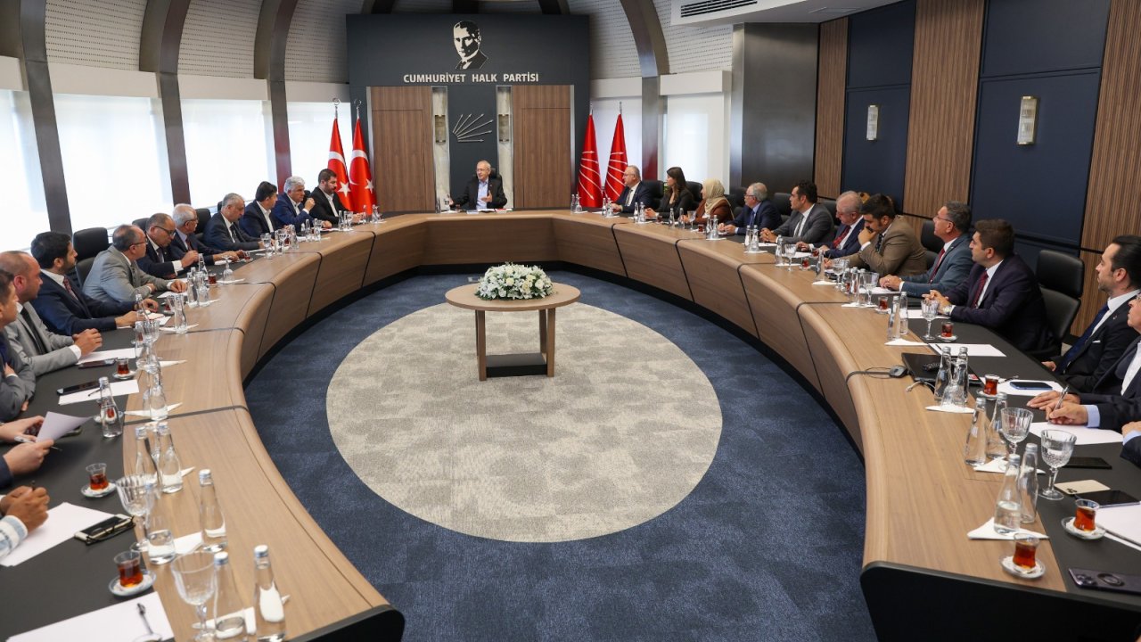 Kılıçdaroğlu, partisinin Ankara İl Başkanı Akıllı ile ilçe başkanlarını kabul etti