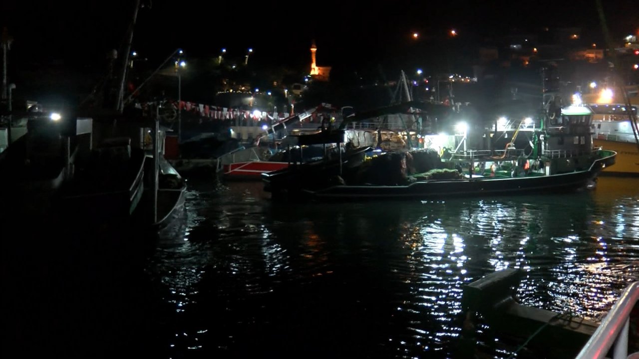 Av yasağı bitti, Gürpınar Balık Hali'nde ilk mezatlar gerçekleşti