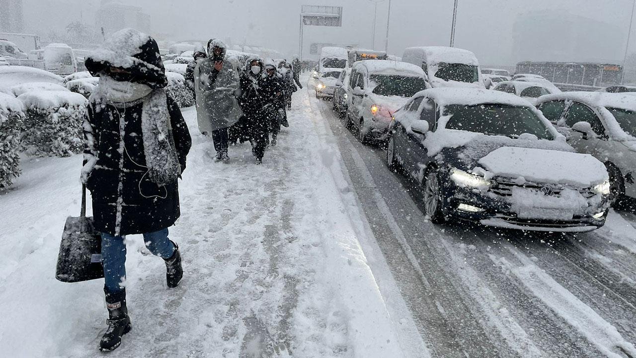 İstanbul'a kar geliyor! Valilikten gelen açıklama