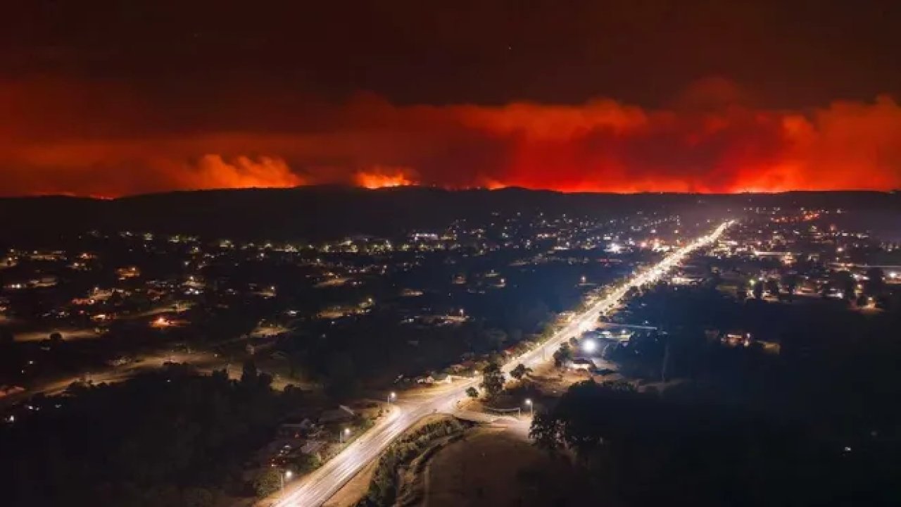 Avustralya'da yangın için havalanan uçak düştü!