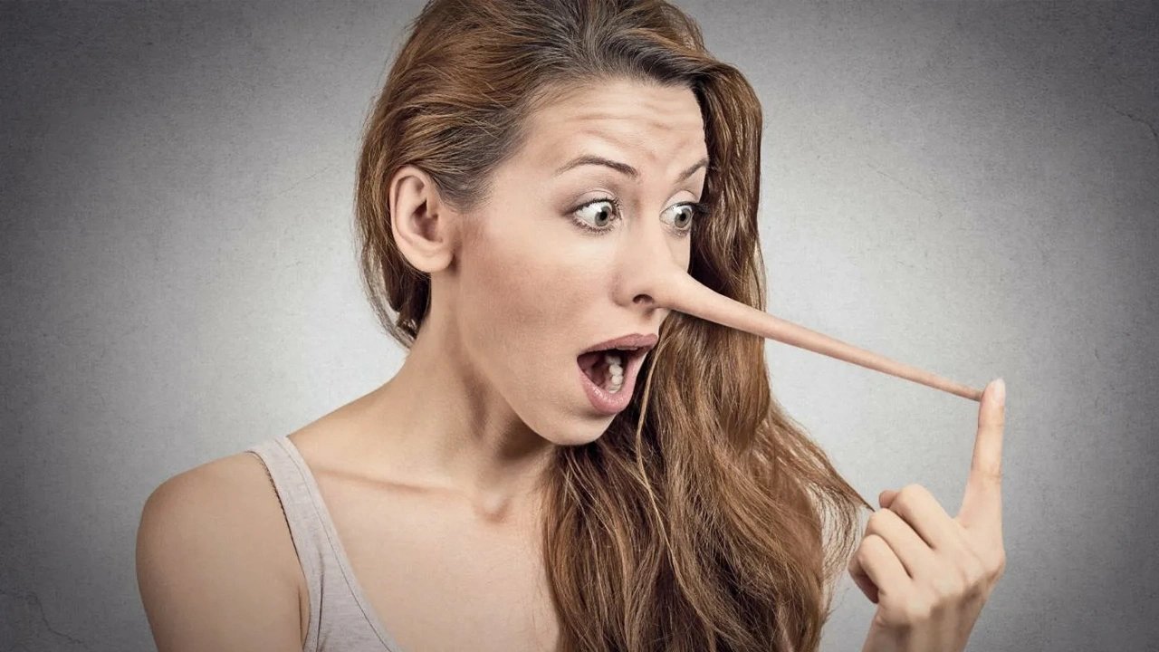 Zekası ile yalan söyleyen 5 burç!