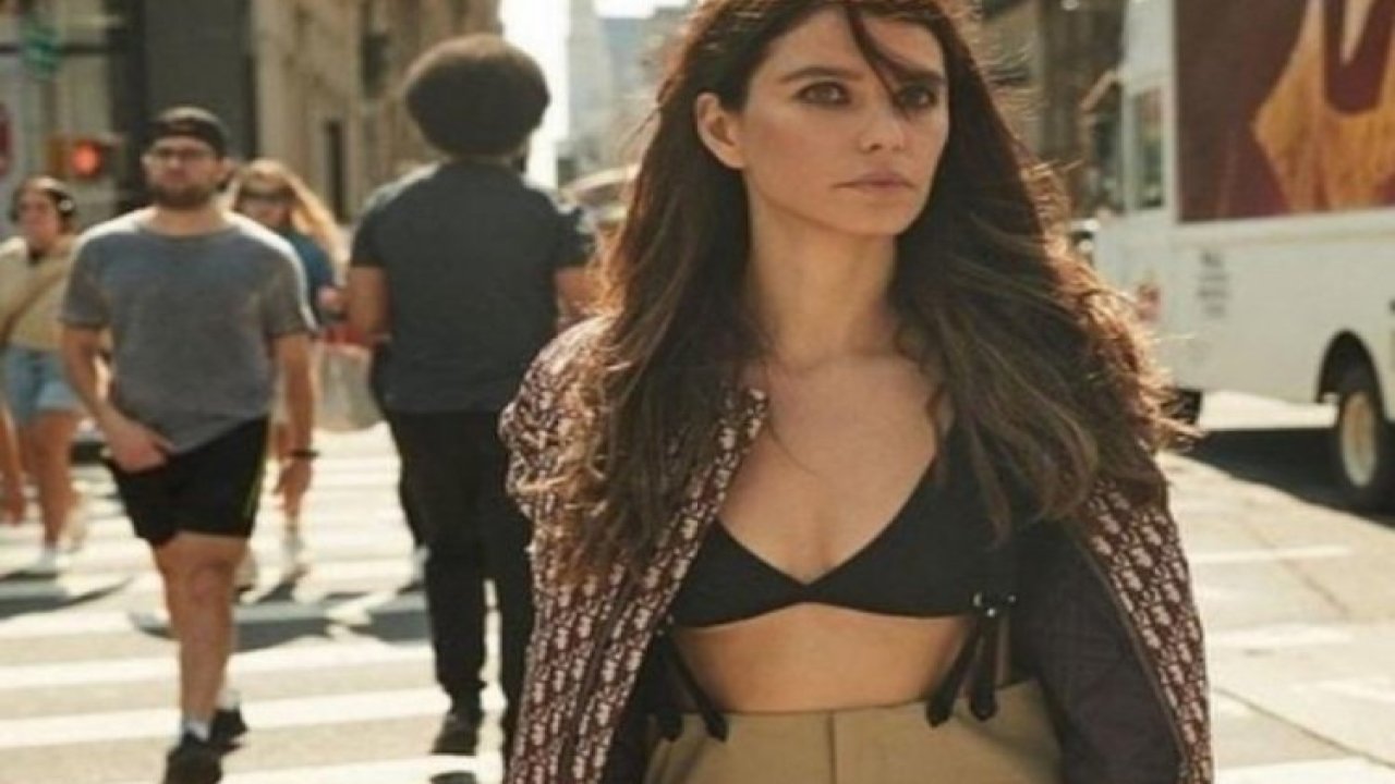 Beren Saat pozlarıyla sosyal medyada gündem oldu