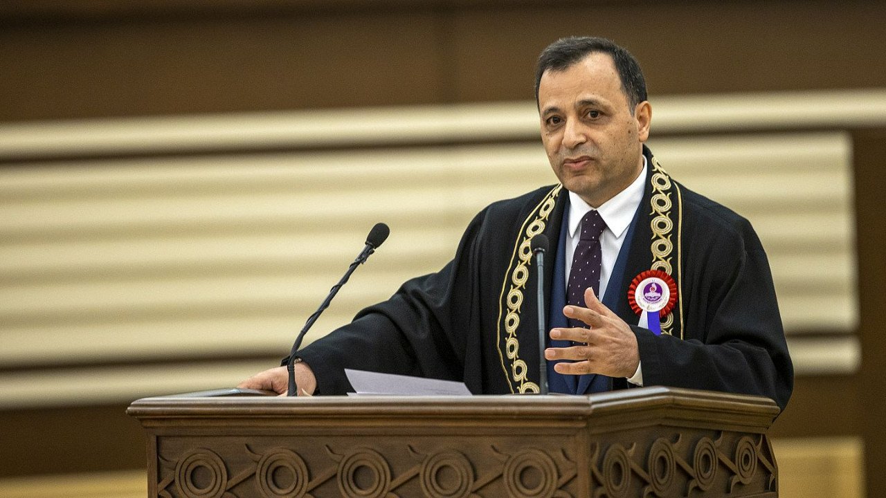 Zühtü Arslan kimdir? AYM Başkanı Zühtü Arslan kaç yaşında, hangi görevlerde bulundu?