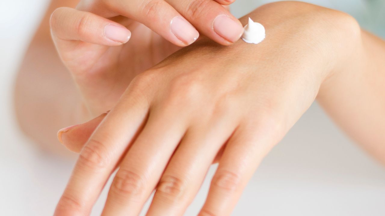 Bu yöntemler ellerinizi yumuşacık yapacak! Denemeyen çok şey kaybediyor