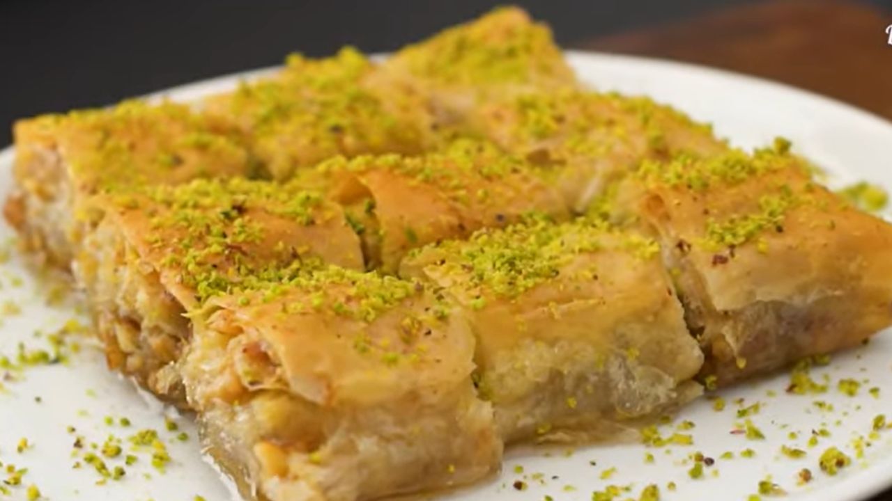 Lezzetiyle şölen yaşatacak! Kaymaklı kolay baklava tarifi