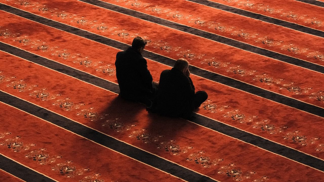 Bayram namazı nasıl kılınır? Bayram namazı kaç rekat? İşte adım adım bayram namazı kılınışı