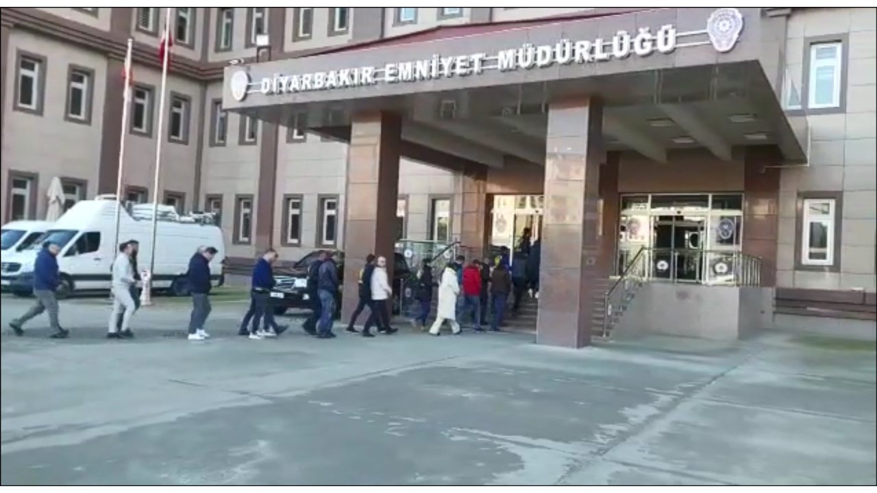 'deprem Ve Togg Kredisi' Dolandırıcılarına 'paravan' Operasyonu: 25 Gözaltı