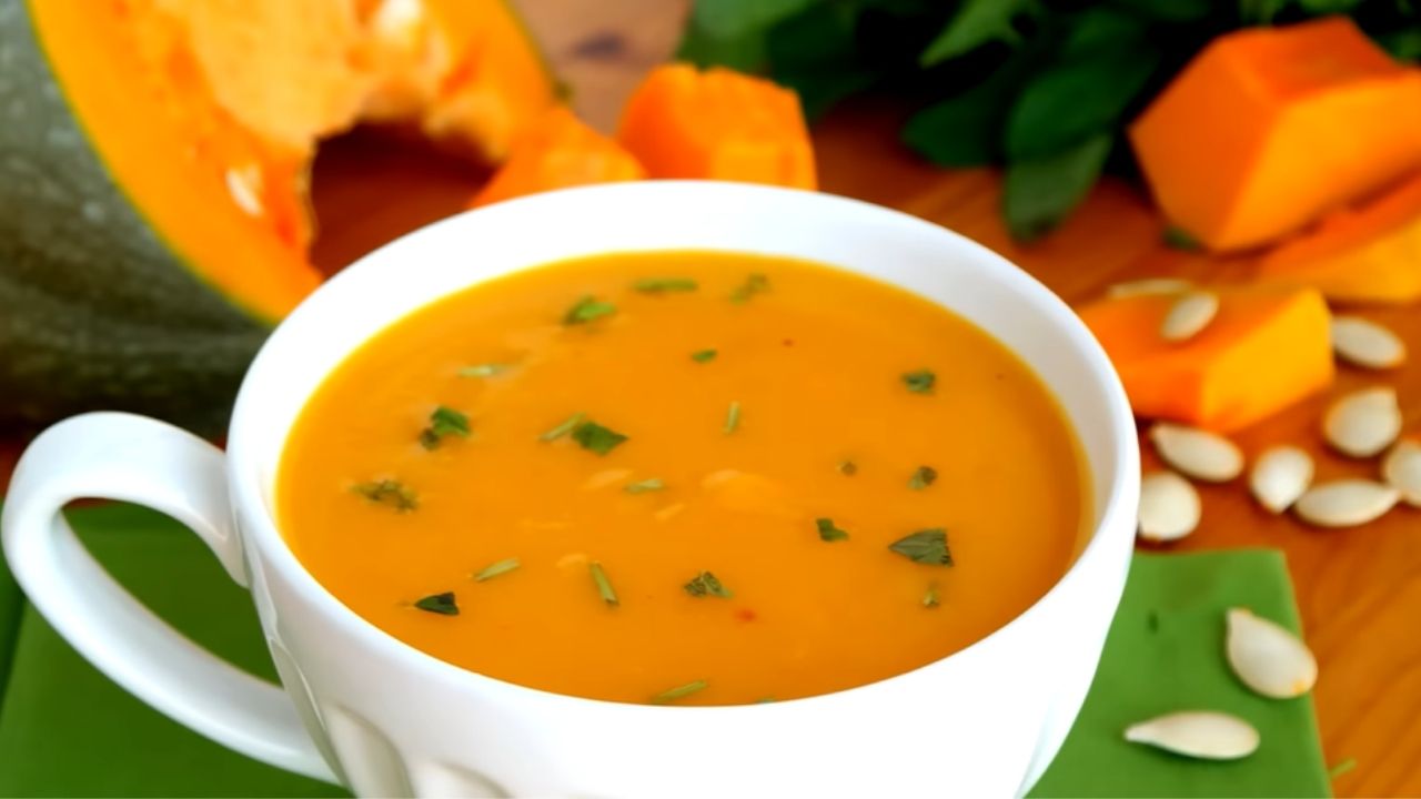 Kış aylarının vazgeçilmezi! Balkabağı çorbası tarifi