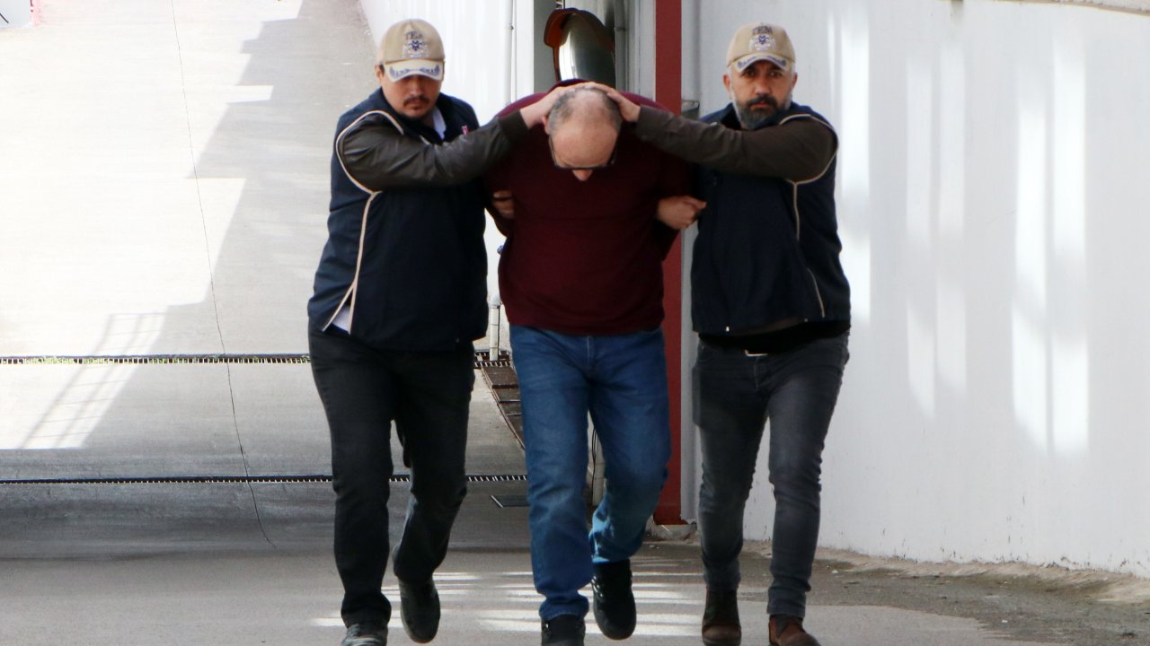 Fetö'nün Firari Mahrem İmamı, Saklandığı Evde Para Ve Altınlarla Yakalandı