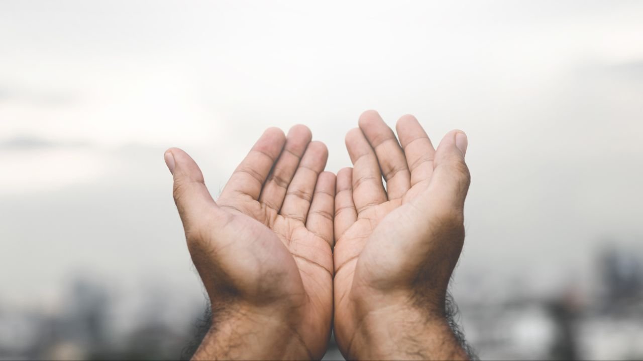 Arife gününde neler yapılır? Arife günü nasıl ibadet edilir? Arife günü hangi dualar okunur?