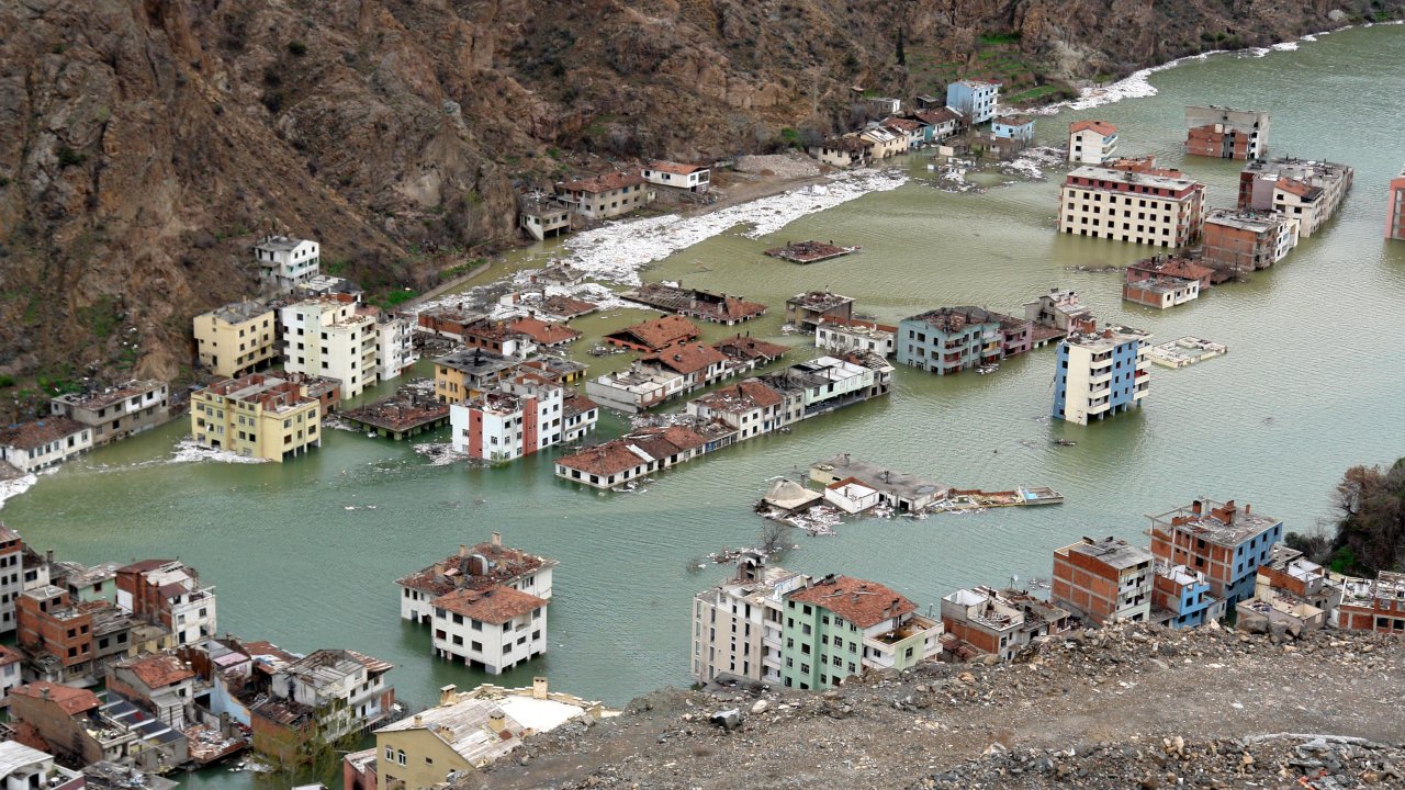 Suya Gömülen İlçenin Son Başkanı: Geleceği Kurmak, Geçmişe Ağlamaktan Daha Önemli