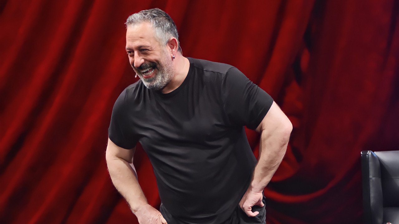 Cem Yılmaz, villasını 100 milyon liraya çıkardığı iddialarına ateş püskürdü!