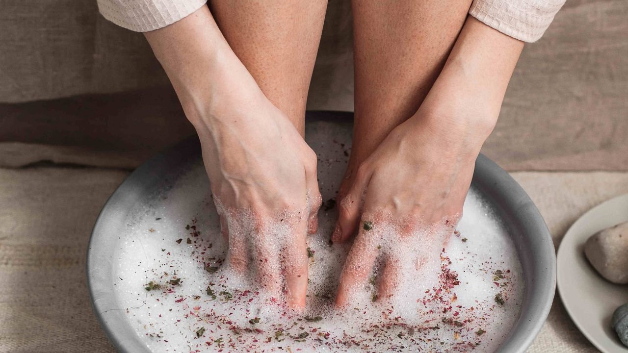 Ayak kokusundan eser kalmıyor! Bu yöntemlerle tamamen kurtulacaksınız