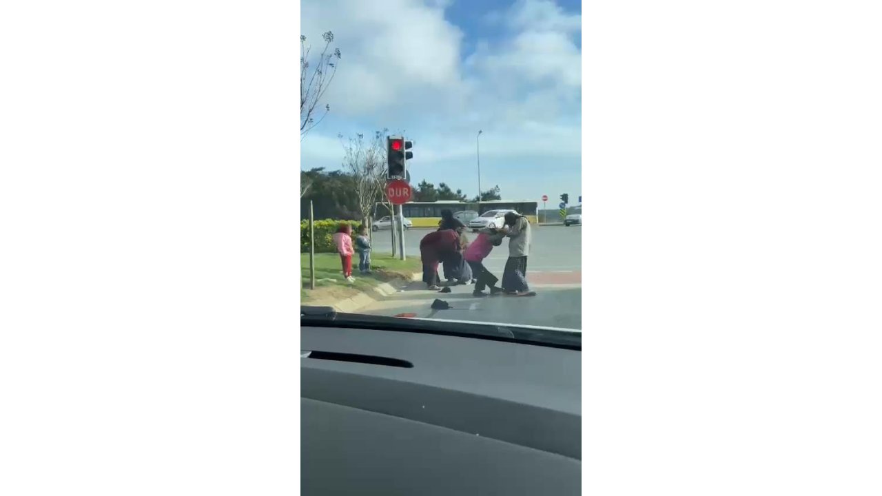 Arnavutköy'de Dilencilerin Kavgası Kamerada