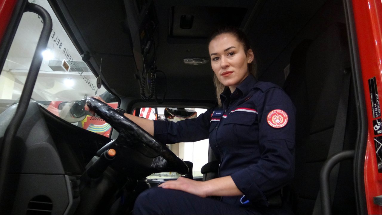 İstanbul İtfaiyesi'nin Hem Sporcu, Hem Sağlıkçı Tek Kadın Şoförü