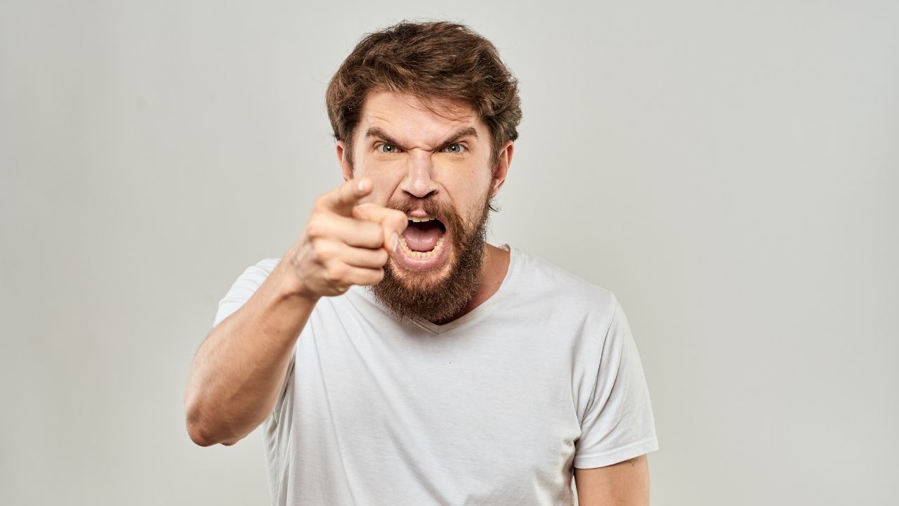 Öfkeden gözleri deliye dönüyor, yanlarında durulmuyor! En sinirli 4 burç