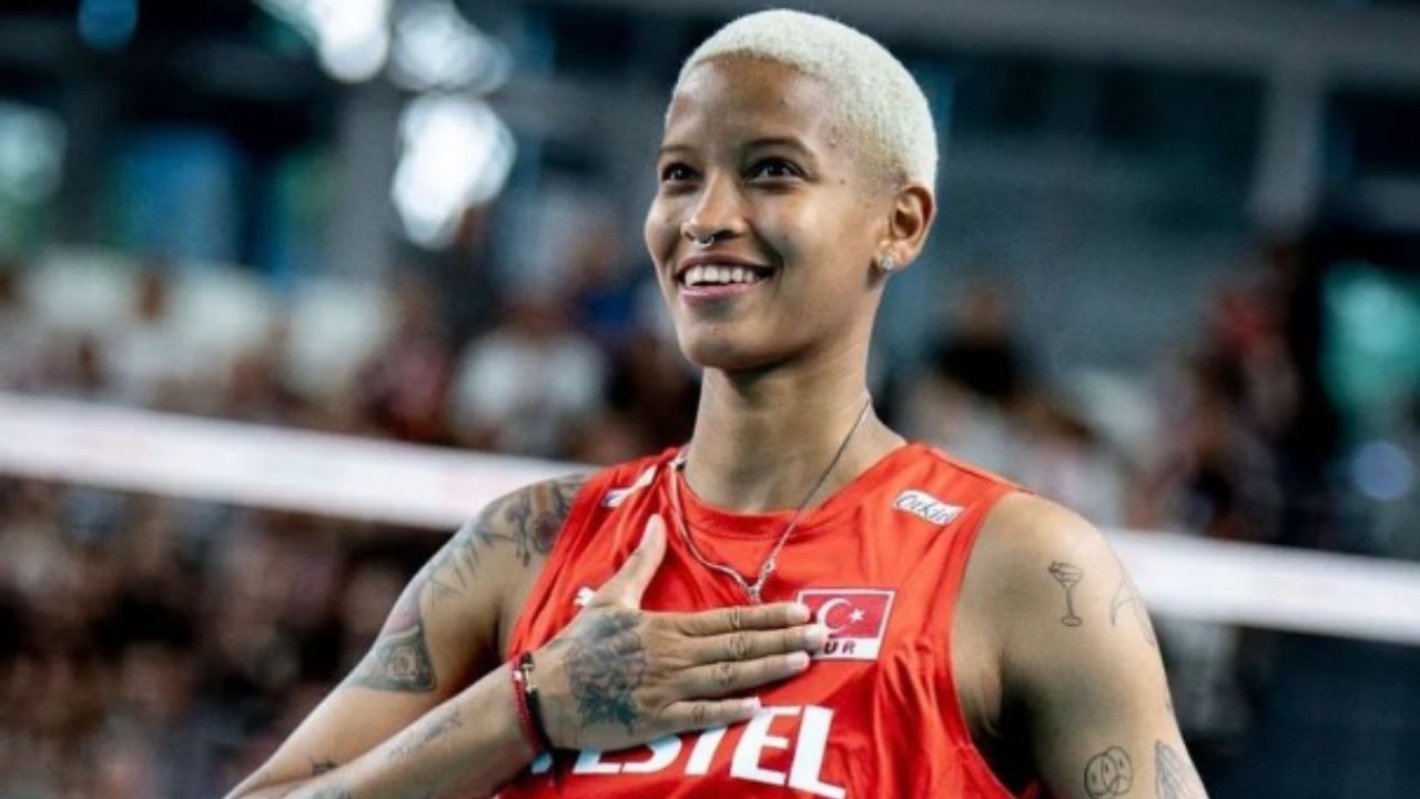 Milli voleybolcu Melissa Vargas, yeni saç stiliyle beğeni topladı