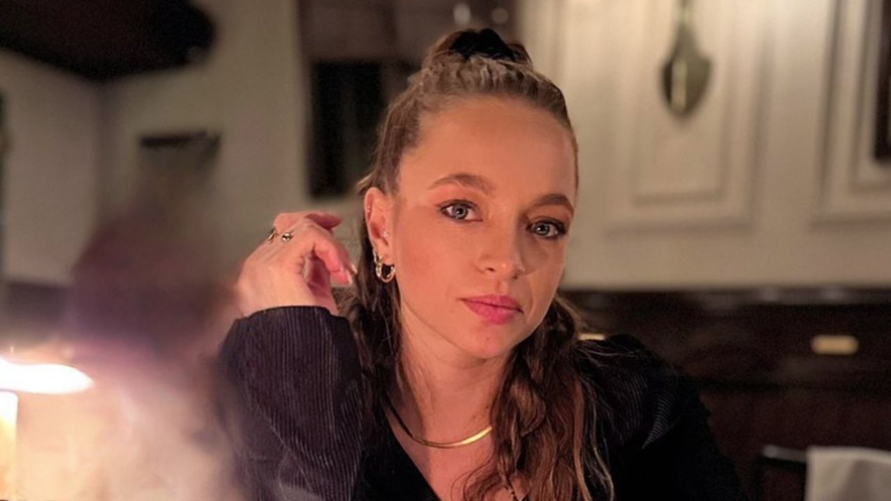 Bahar dizisinde Demet Evgar'ın gençliğini oynayan Yeşim Çelebi kimdir? Yeşim Çelebi kaç yaşında ve nereli?