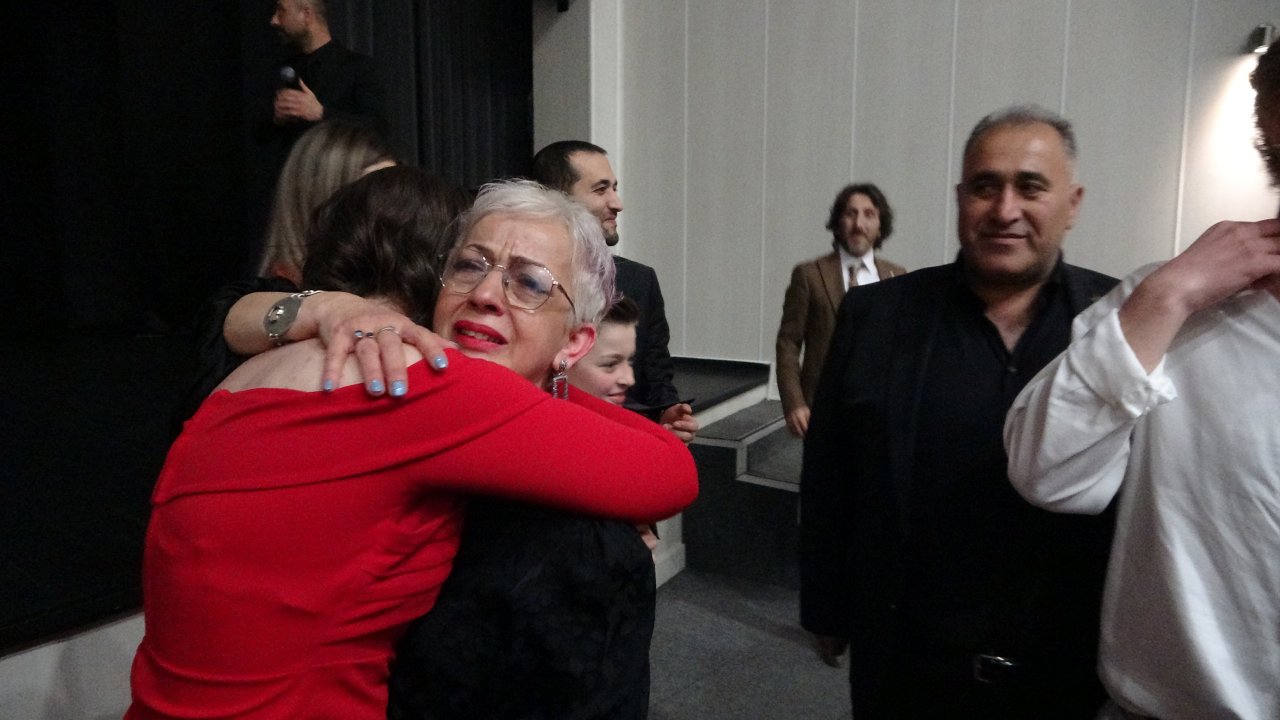 'bana Maviyi Anlat’ Filmine Duygusal Gala