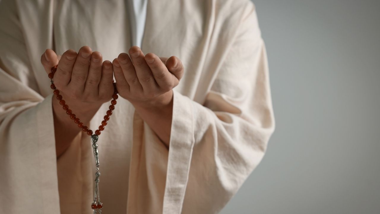 Oruç açarken hangi dualar okunur? İftarda okunacak dualar nelerdir?