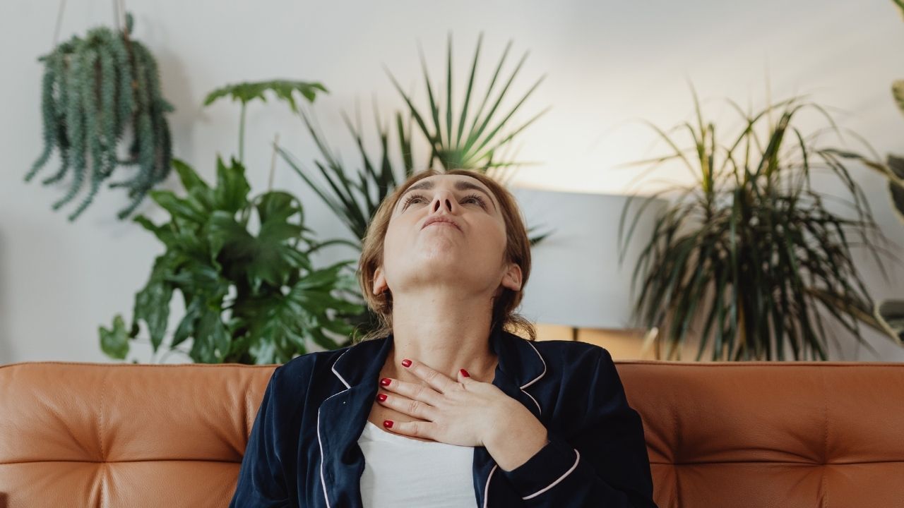 Tükürük yutmak orucu bozar mı? Oruçluyken balgam yutmak orucu zedeler mi?