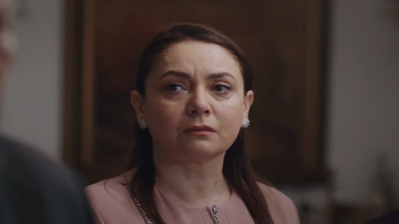 Kızılcık Şerbeti'nde Pembe ve Alev arasında savaş! "Ağlayarak terk edeceksin burayı"