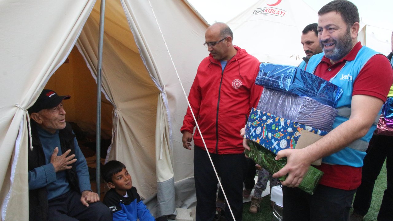 Bosna Hersekli Çocuklardan Deprem Bölgelerindeki Yaşıtlarına Hediye