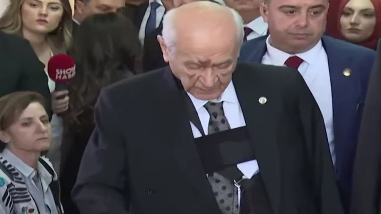 Devlet Bahçeli'nin yüzüne ne oldu? Devlet Bahçeli'ye ne oldu?