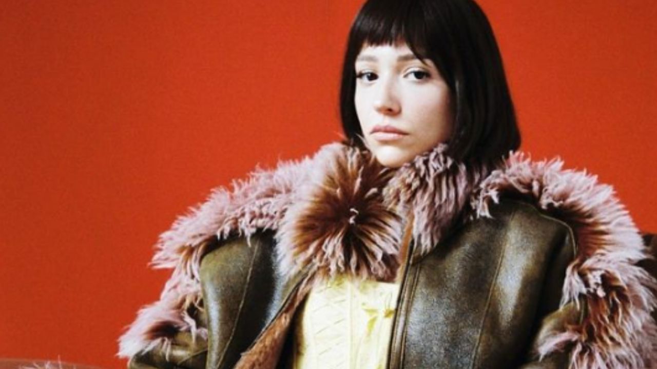 Zeynep Bastık sıra beklemek istemedi! Kendisi yerine asistanı bekledi