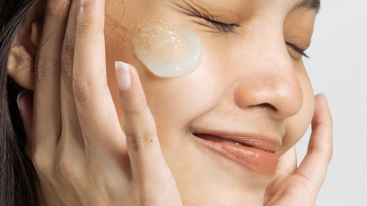 Mevsim geçişlerinde yaşanan cilt kuruluğu ve nem kaybına iyi gelen krem tarifi