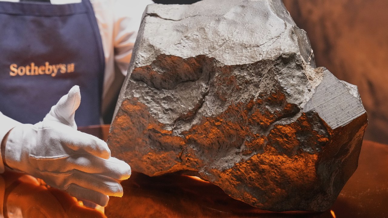 Mars’tan Gelen Dev Kaya Parçası 5,3 Milyon Dolara Satıldı