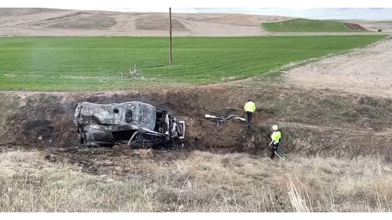 Hasta Taşıyan Ambulans Kamyonete Çarpıp Alev Aldı: 5 Yaralı