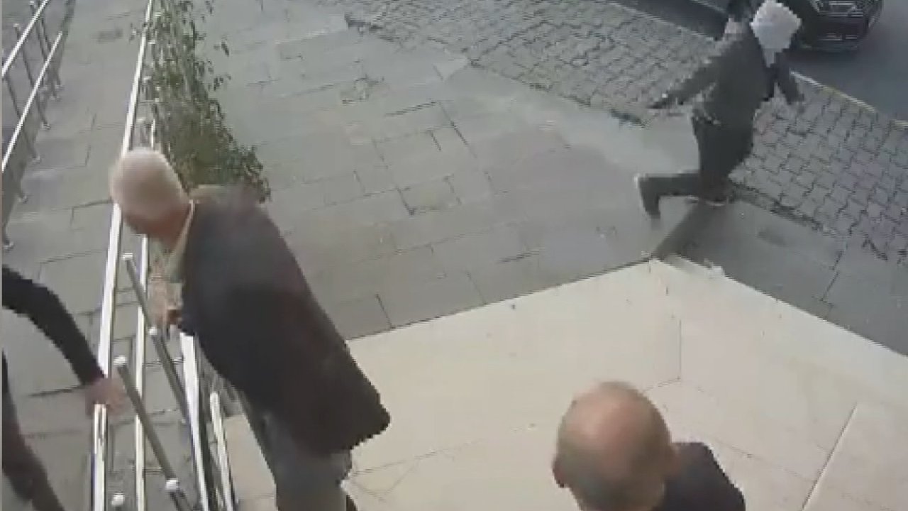 Bağcılar'da 2 Kişinin Yaralandığı Silahlı Saldırı Kamerada