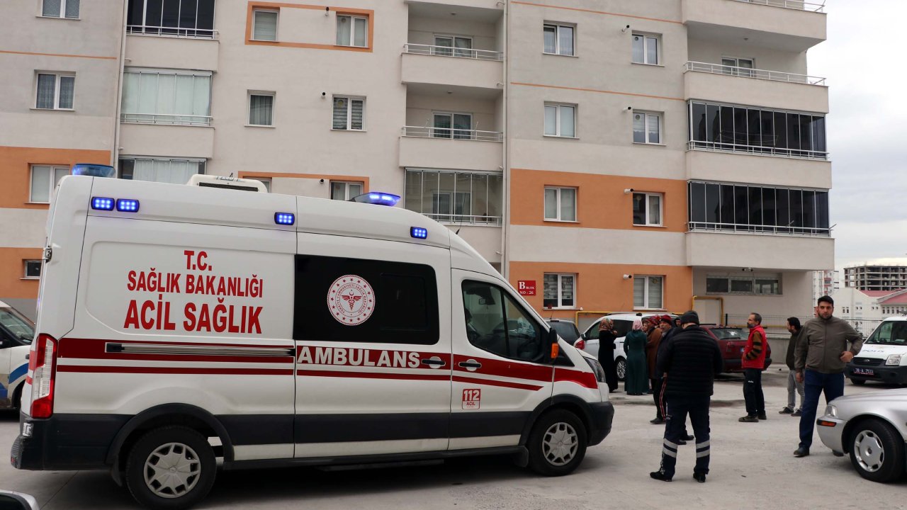 11 Katlı Binada Yangın: 5 Yaşındaki Eylül Öldü, Anne Ve 1 Çocuğu Yaralı