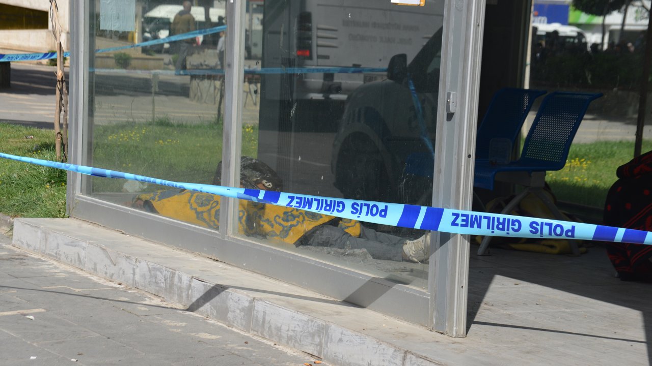 Sokakta Yaşıyordu, Durakta Ölü Bulundu