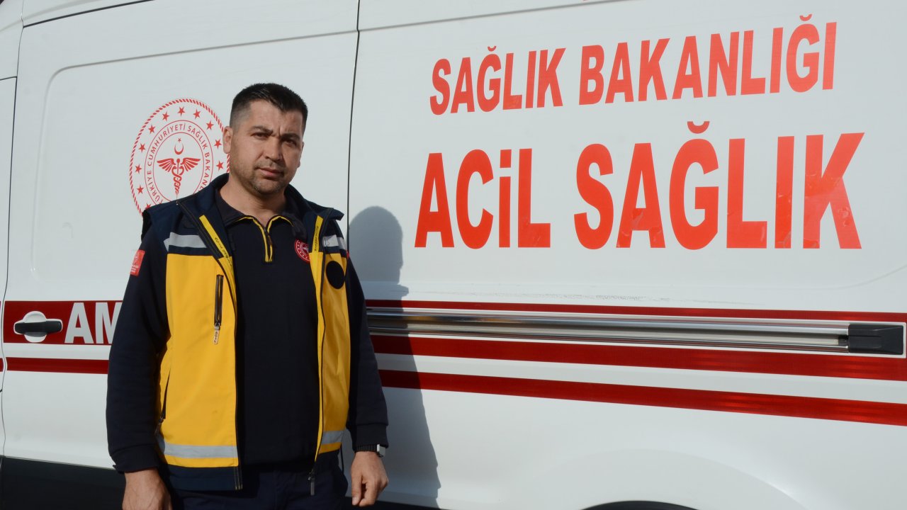 'enkazda Sarper'i Ezmemek İçin Annesi 48 Saat Ellerinin Üzerinde Sabretmiş'