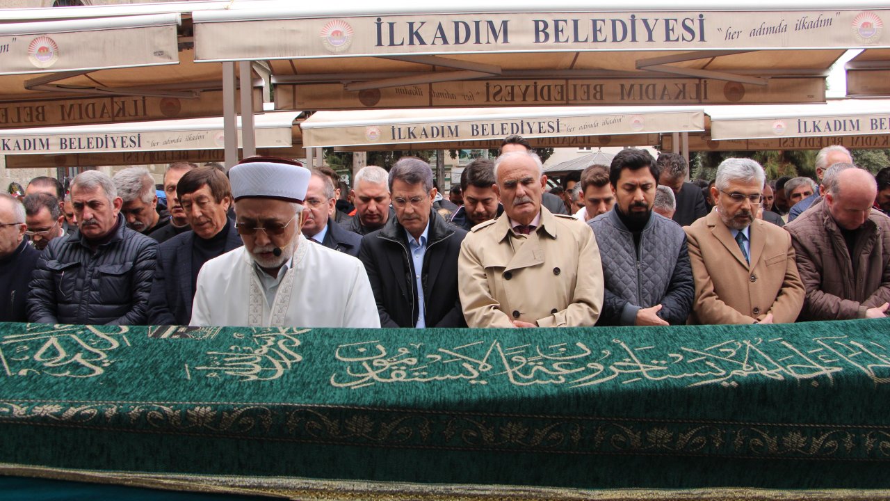 Ak Parti'li Canikli, Ağabeyini Son Yolculuğuna Uğurladı