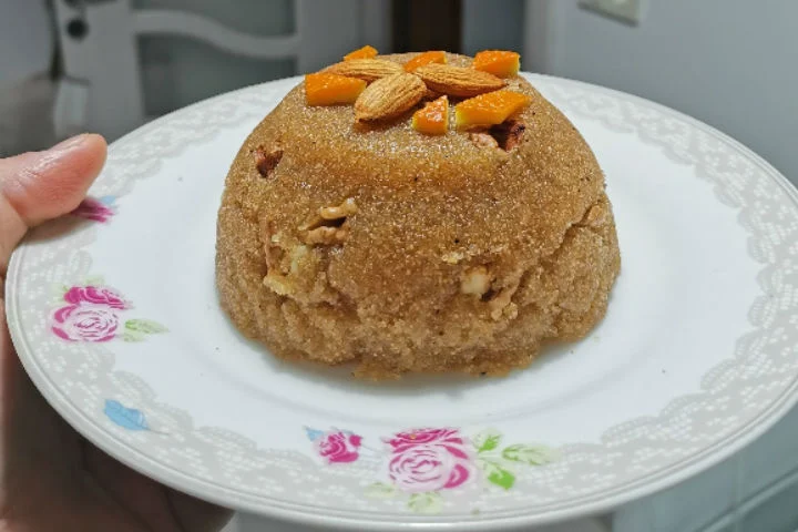 Yapımı Kolay Yemesi Olay: Çam Fıstıklı İrmik Helvası